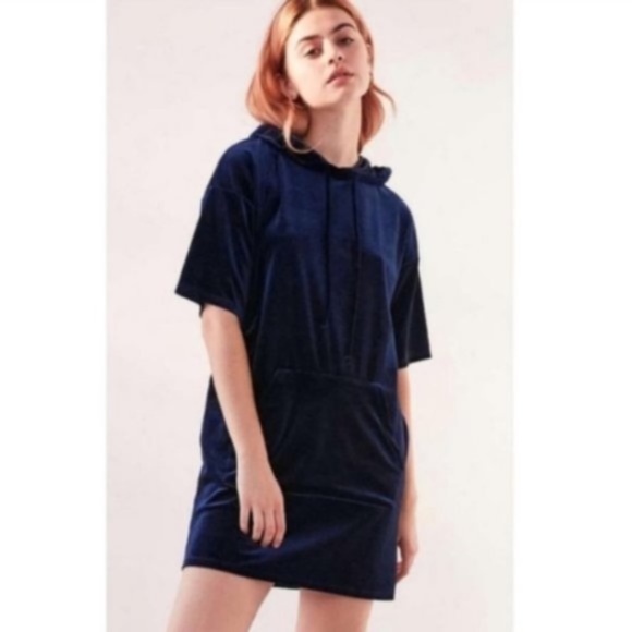 Urban Outfitters Dresses & Skirts - NWT Silence + Noise Velvet Hooded Dress - size Small